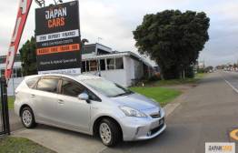 PRIUS ALPHA Car Image